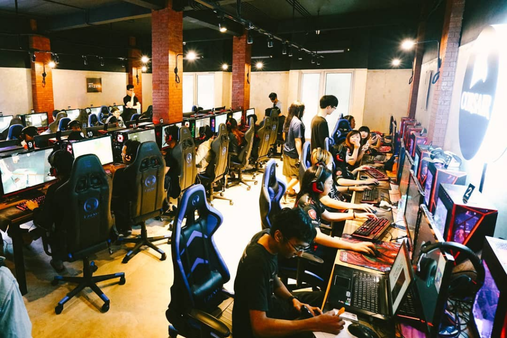 (Photo courtesy of Gigabites Cyber Cafe, Jakarta)