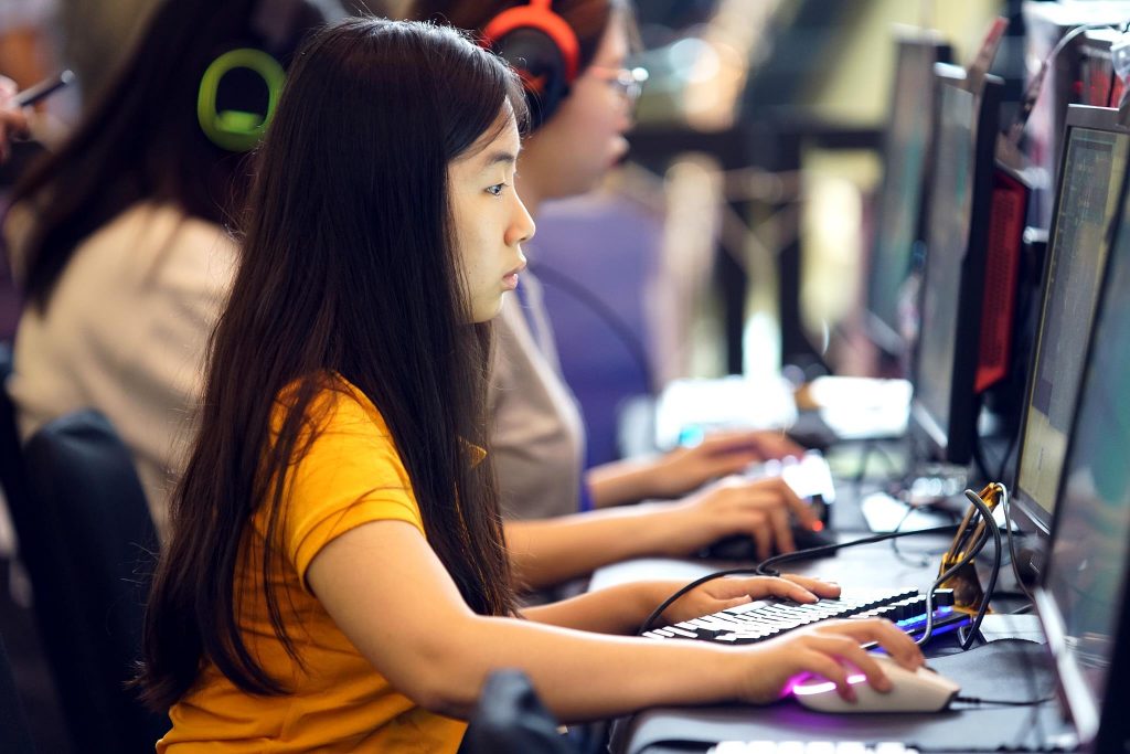 Tarathiel at WESG 2018 Taman Anggrek with Garuda-1st Ladies Star(Photo courtesy of WESG)