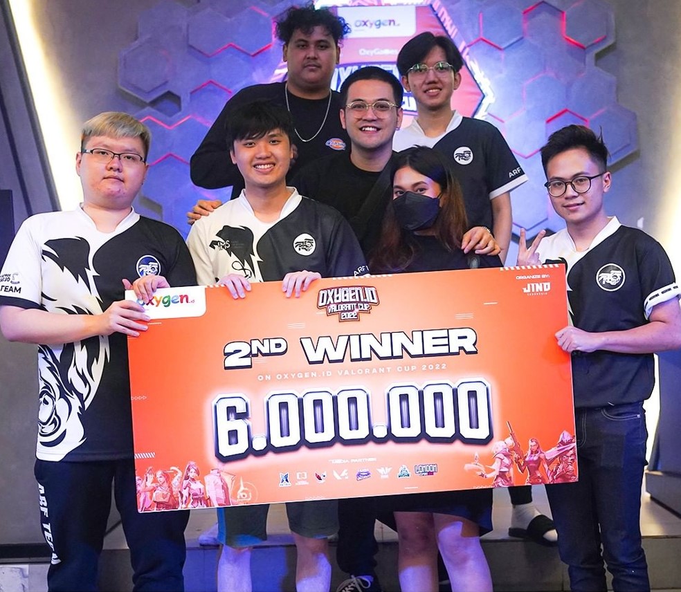 Mika (right) previously became a stand-in for the team in the OXYGEN ID VALORIANT Cup 2022(Photo courtesy of ARF Team)