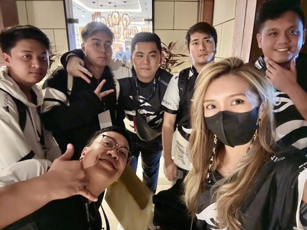 Fayde with Team Secret(Photo courtesy of TS Yamyam)