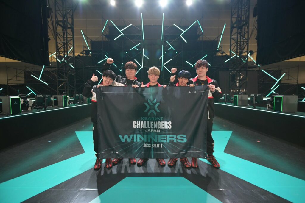 JoXJo (second from left) with FENNEL at VCL Japan Split 1(Photo courtesy of VALORANT Esports Japan)