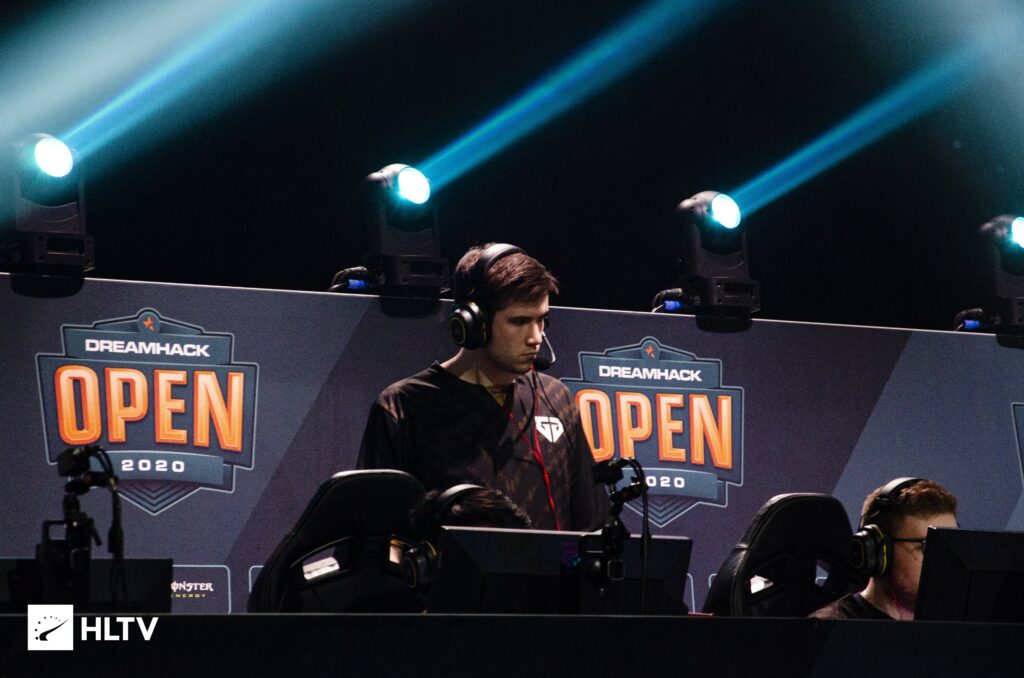 Elmapuddy was with Hansel "BnTeT" Ferdinand in Gen.G CS(Photo courtesy of HLTV)