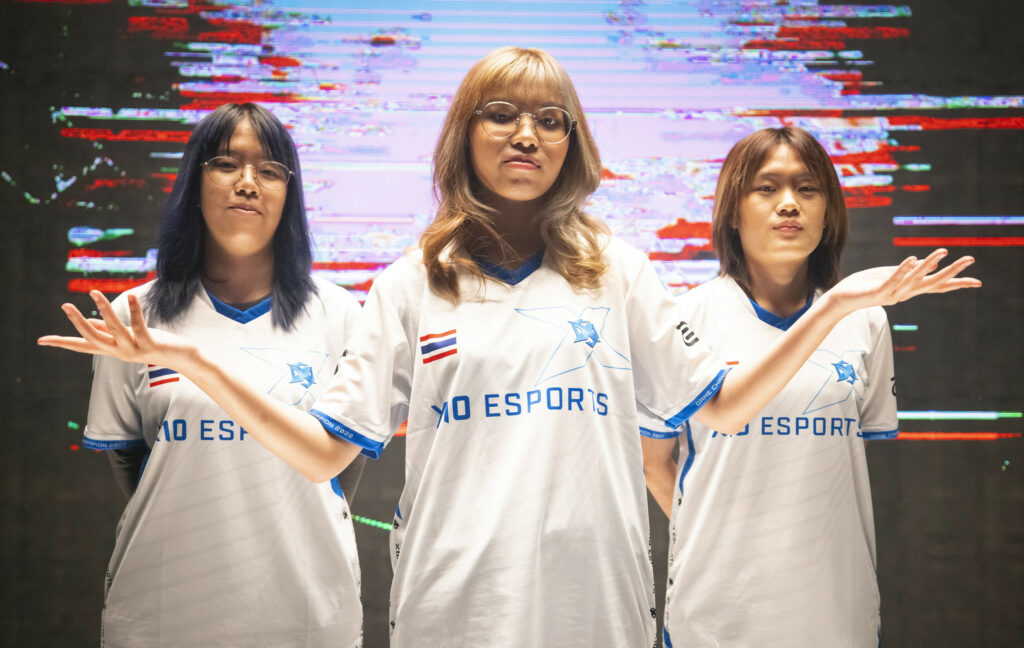 Alyssa (center)(Photo courtesy of Colin Young-Wolff/Riot Games)