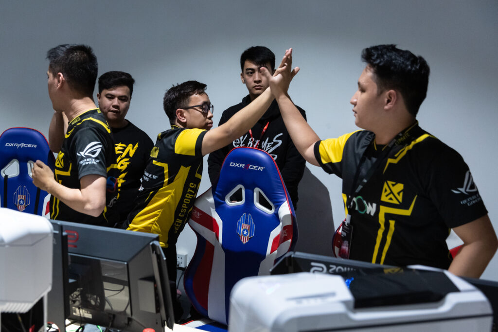 Papi high-fiving with BORKUM at eXTREMESLAND 2019 in Shanghai, China(Archives of CSGO2ASIA)