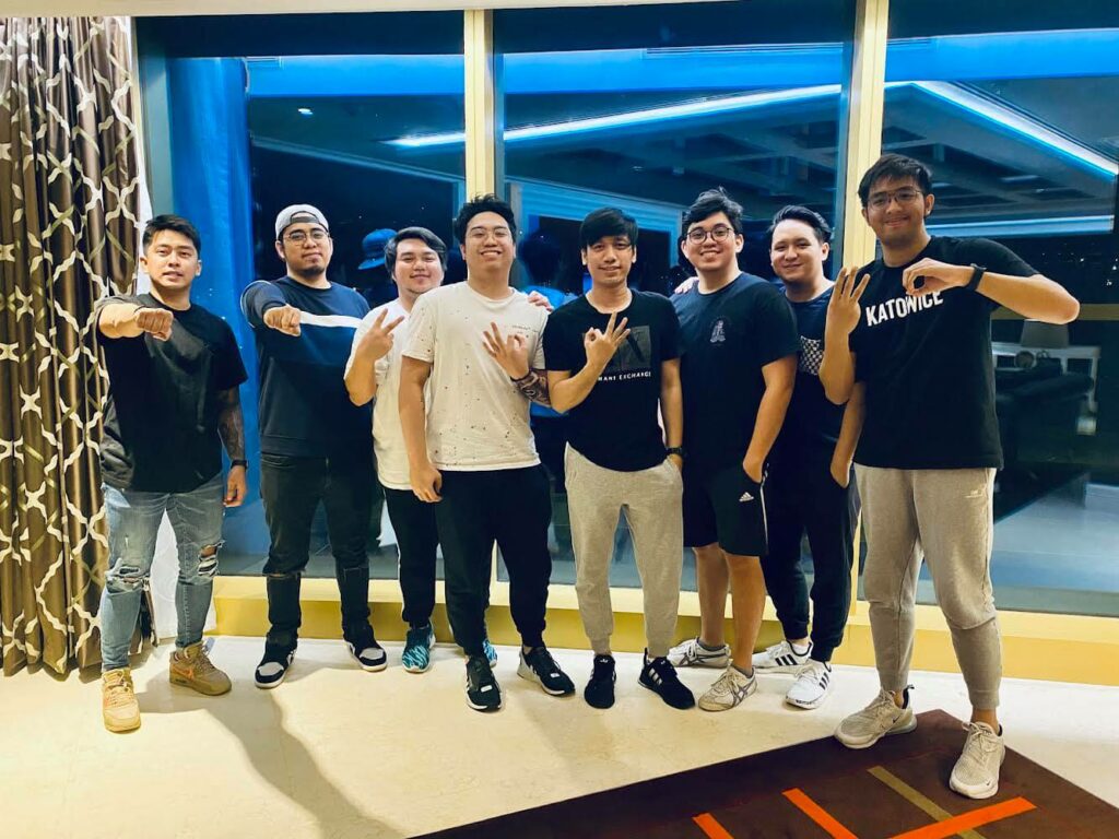 South Built Esports & Papi after winning Mineski VxV 2021(Photo courtesy of SBE)