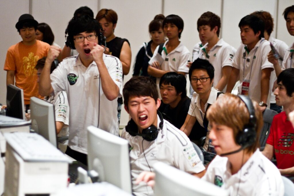 eStars Seoul 2010 - bail (middle), with solo and termi, who are currently coaching DWG KIA and DRX, respectively(Photo courtesy of HLTV)