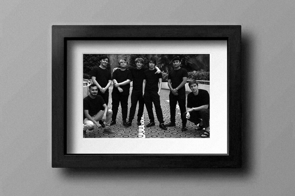 Bulb (left) with the original Paper Rex CS roster(Photo courtesy of Paper Rex)