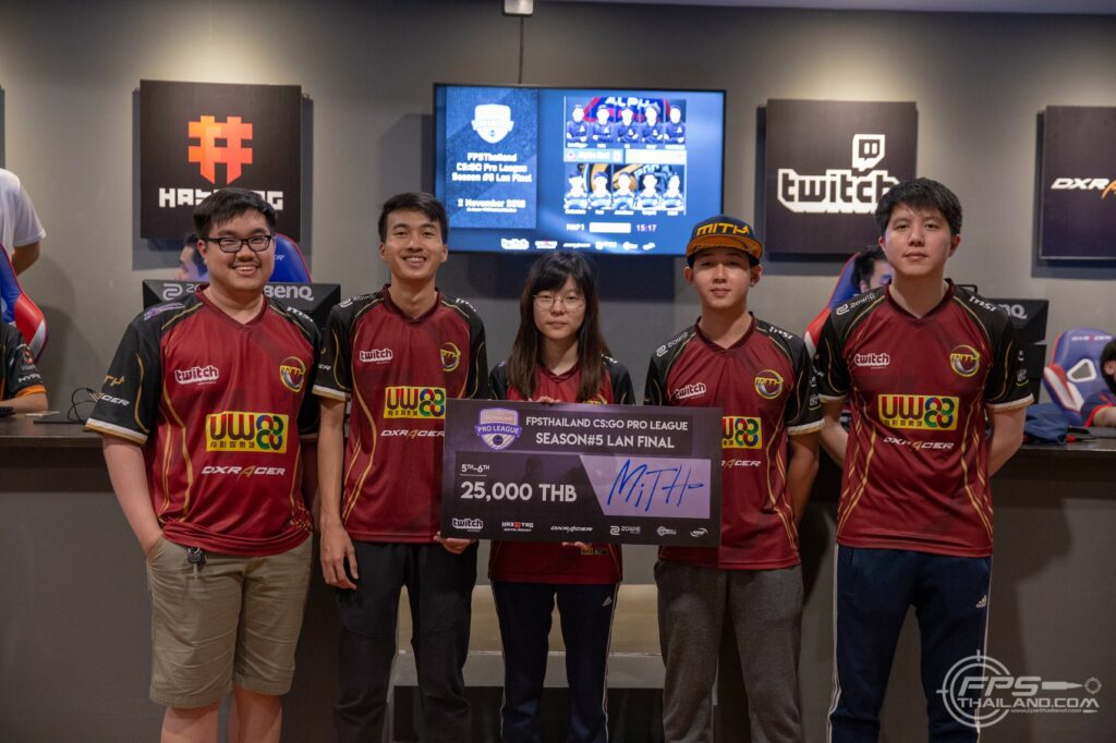 (from left to right) coach MYM, cgrs, JinNy, Kongared, and ViperDemon at FPSThailand Pro League Season 5 Finals(Photo courtesy of FPSThailand)