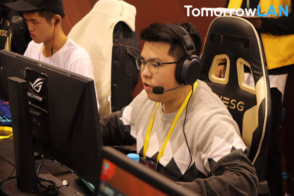 In an interview with CSGO.com.hk (TomorrowLAN) early this year, HeiB emphasized that "when you become a professional player, the ability to withstand pressure is very important, because if you lose the game, there will undoubtedly be pressure,"(Photo courtesy of TomorrowLAN)