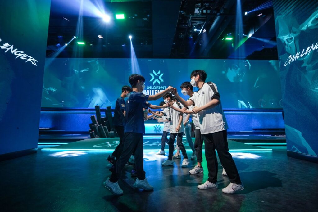 Vision Strikers and TNL Esports bump fists ahead of their VCT Stage 3 semifinal match(Photo courtesy of VALORANT Esports Korea/Riot Games)