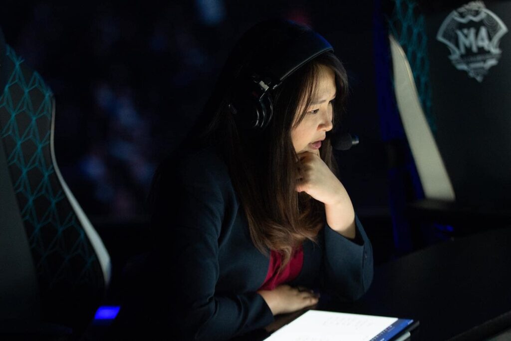 The 2022 VALO2ASIA Awards Board of Judges member Momochan is a part of the desk for VCL Indonesia Split 1