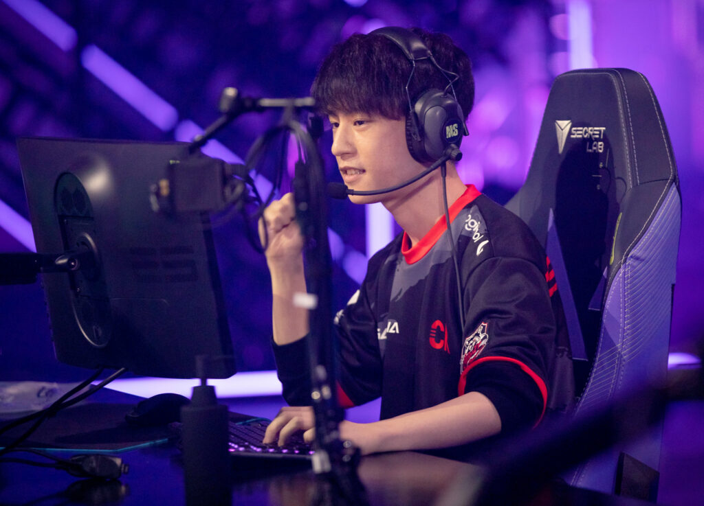 Crazy Raccoon and Sengoku Gaming await their opponents at the INTEX Osaka arena after coming out on top of the groups(Photo courtesy of Colin Young-Wolff/Riot Games)