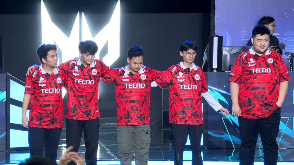 damaraa (center) and Madelyn (far right)(Photo courtesy of Dunia Games)