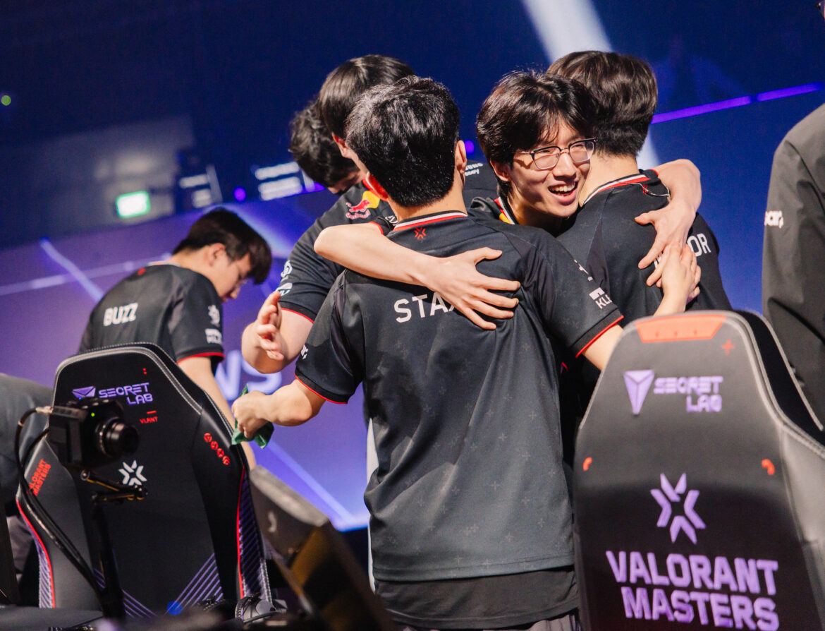 T1 celebrate after beating EDG at Masters Bangkok