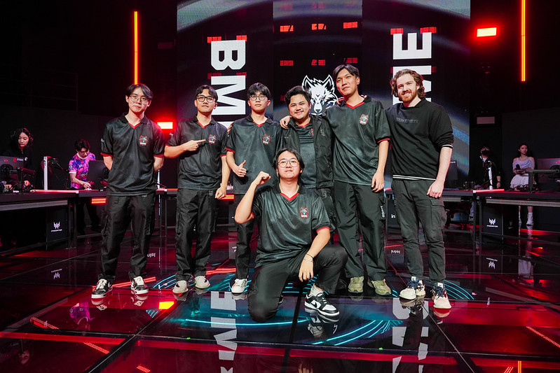 Boom esports poses after winning